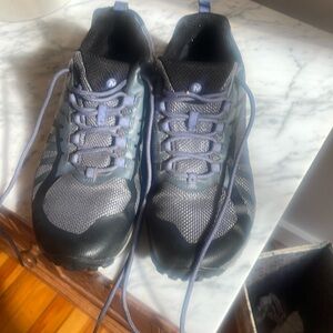 Merrell Womens Hiking Shoe Size 9